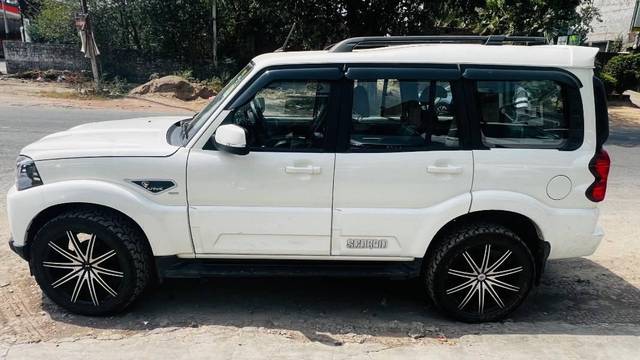 https://images10.gaadi.com/usedcar_image/4614010/original/processed_b124206c-21f6-441b-8775-8ccfc022c729.jpeg?imwidth=6402