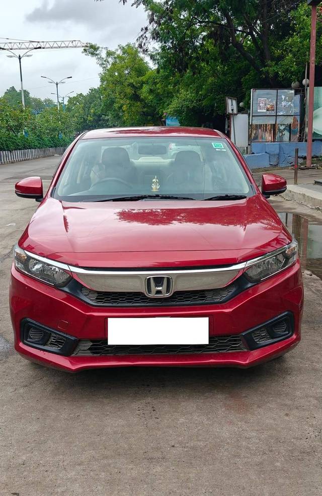 https://images10.gaadi.com/usedcar_image/4614019/original/processed_9b2360b16bae4aa328cb3ec1c219006c.jpg?imwidth=6400