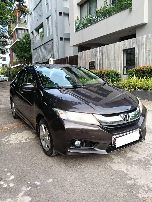https://images10.gaadi.com/usedcar_image/4614023/original/processed_5ed5e74644e21ea937873b3500f5c541.jpg?imwidth=6400
