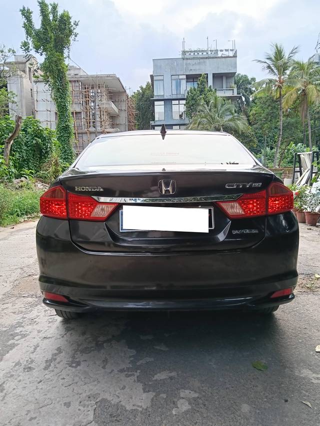 https://images10.gaadi.com/usedcar_image/4614023/original/processed_a05536b8dba6c0259408b341a7b7d669.jpg?imwidth=6402