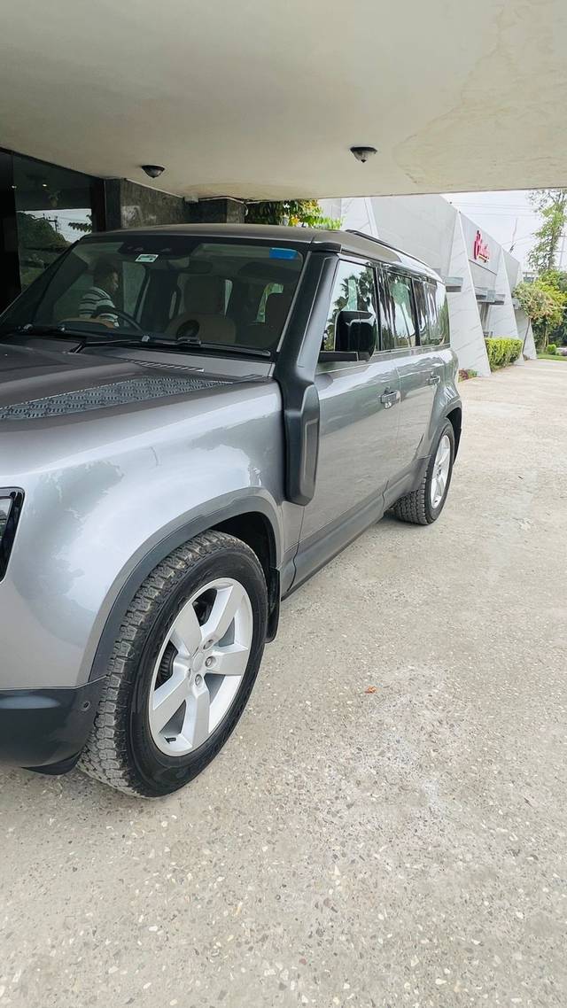 https://images10.gaadi.com/usedcar_image/4614024/original/79e558656c5f61bc204c717f503388e5.jpg?imwidth=6400
