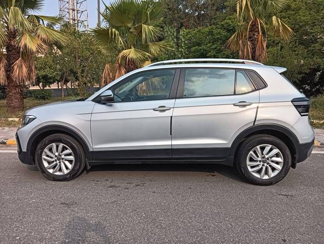 https://images10.gaadi.com/usedcar_image/4614026/original/processed_d07eb3ff5b0a421a0f62d0272aa1d2fb.jpg?imwidth=6402