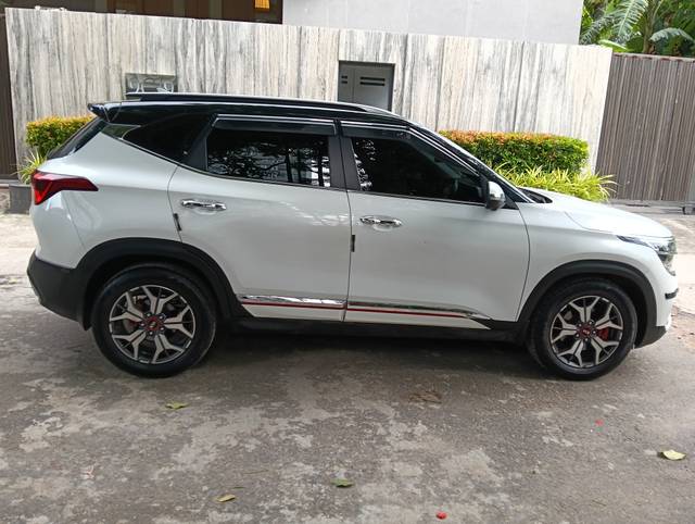 https://images10.gaadi.com/usedcar_image/4614032/original/4b38b1555f4ec2798ac68f5e49eba20b.jpg?imwidth=6401
