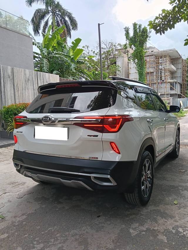 https://images10.gaadi.com/usedcar_image/4614032/original/processed_86bb3c2b38e0bd4c245ab3f526c3d97a.jpg?imwidth=6402