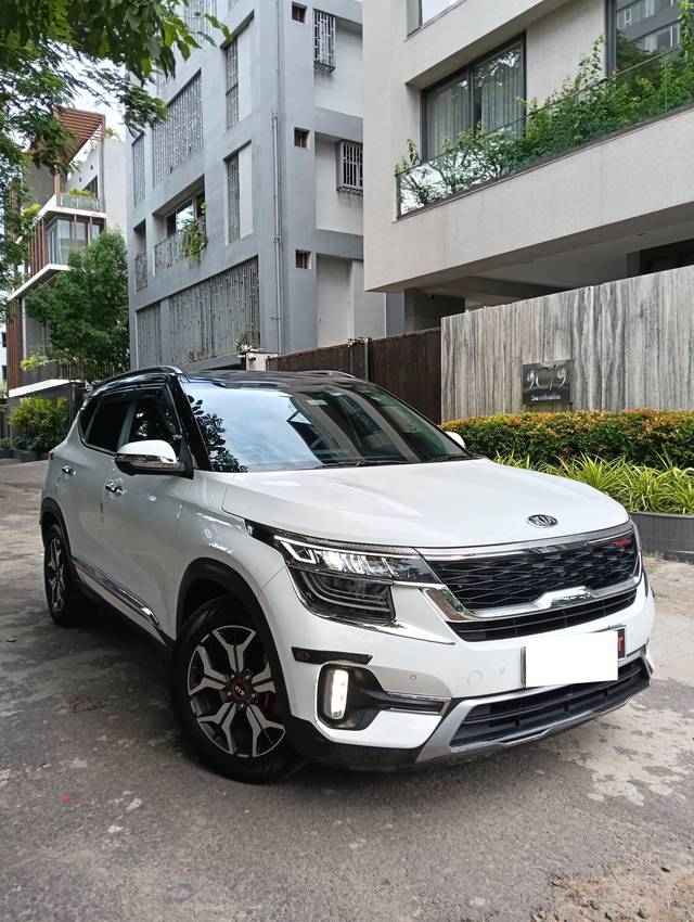 https://images10.gaadi.com/usedcar_image/4614032/original/processed_e54ab589324260b08c37f6858b180c66.jpg?imwidth=6400