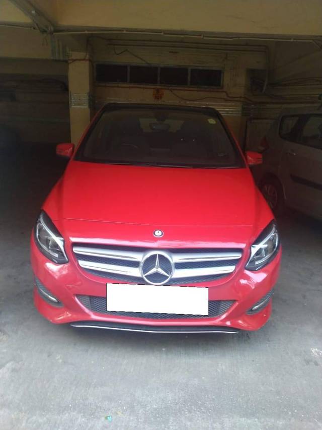 https://images10.gaadi.com/usedcar_image/4614073/original/processed_01fa57ae-5e1a-433b-9ae4-c409da86cd5b.jpg?imwidth=6401