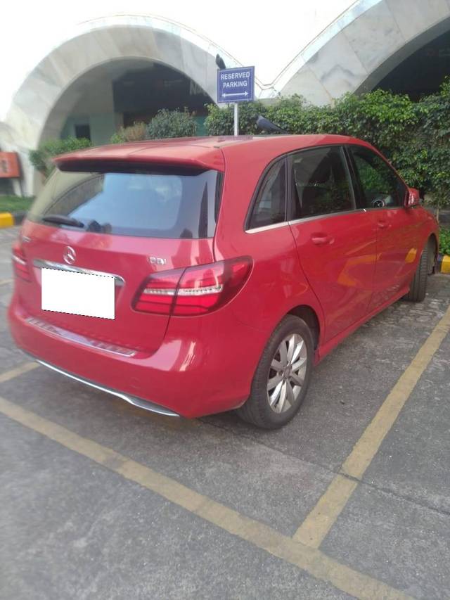 https://images10.gaadi.com/usedcar_image/4614073/original/processed_0635b027-243c-4d59-82e5-2918ca9ed220.jpg?imwidth=6402