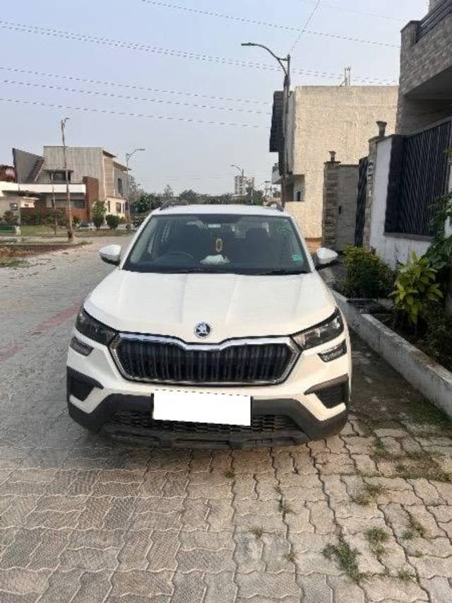 https://images10.gaadi.com/usedcar_image/4614078/original/processed_849964ed-eb76-466a-81c0-842d3910d4ba.jpeg?imwidth=6402