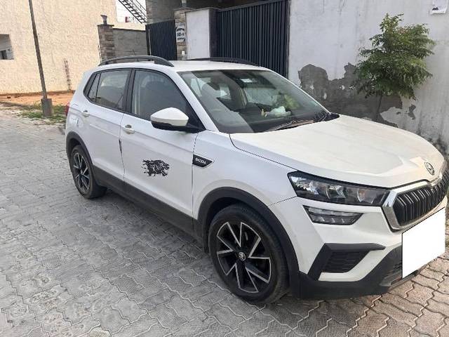 https://images10.gaadi.com/usedcar_image/4614078/original/processed_a0c0db01-3421-4e75-b49b-343eb8168b65.jpeg?imwidth=6400