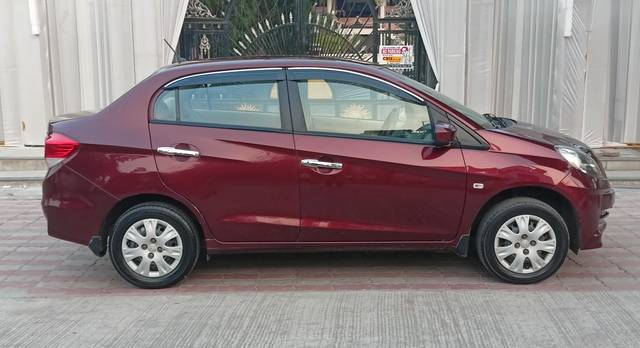 https://images10.gaadi.com/usedcar_image/4614088/original/processed_dbb74cd2-4b6b-459e-9a80-c03325dfadc3.jpg?imwidth=6401