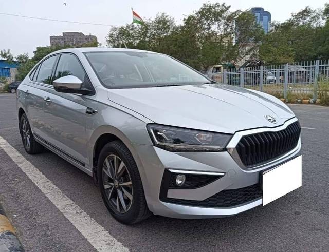 https://images10.gaadi.com/usedcar_image/4614104/original/processed_00531ee6c4c108fbfb3dc6ab8ca545bd.jpg?imwidth=6400