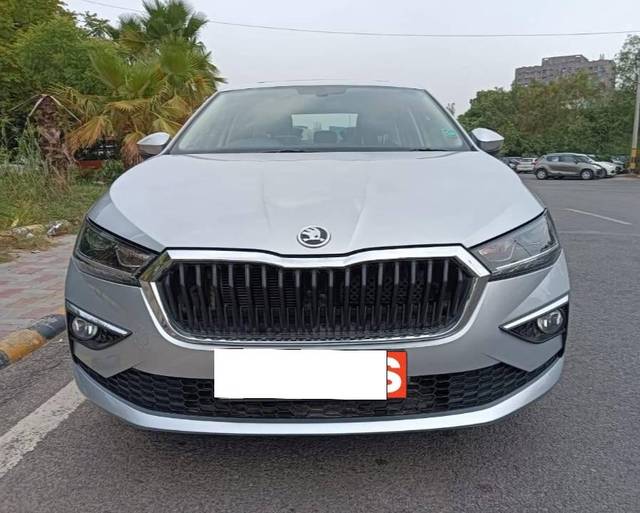 https://images10.gaadi.com/usedcar_image/4614104/original/processed_d5f455e317848b5817bf6368ce840226.jpg?imwidth=6402