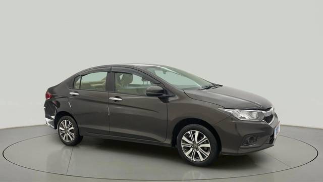 https://images10.gaadi.com/usedcar_image/4614115/original/f98197e52bcd153eb333c3c108ae63a3.jpg?imwidth=6400