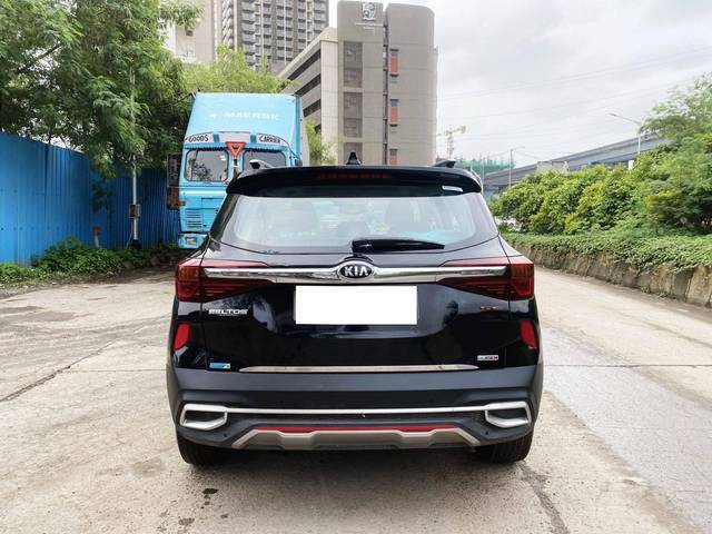 https://images10.gaadi.com/usedcar_image/4614122/original/processed_9216d343d846d8ef20d905b13cf3cda5.jpg?imwidth=6401