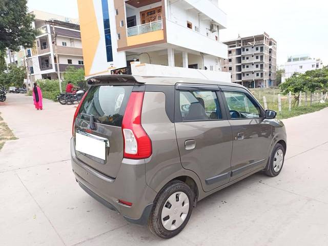 https://images10.gaadi.com/usedcar_image/4614144/original/processed_f94ab71cee0cc09016967d622c7588d2.jpg?imwidth=6402