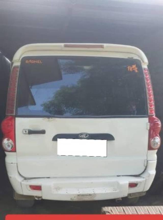 https://images10.gaadi.com/usedcar_image/4614145/original/processed_392141c3-2768-420d-9f5d-323bd2be2fdc.jpg?imwidth=6400