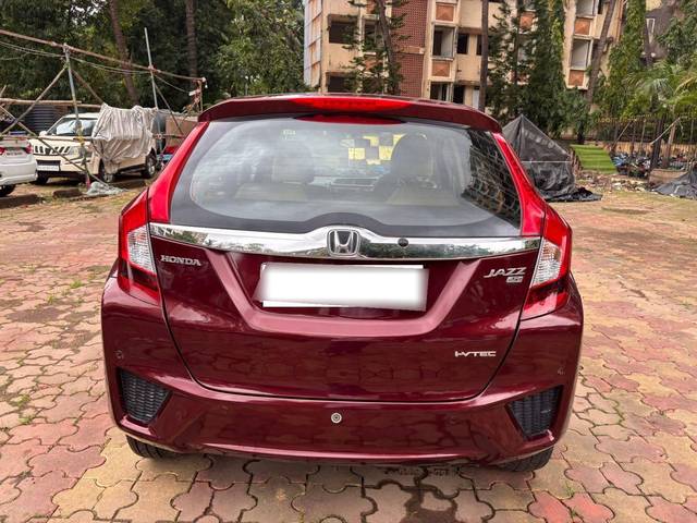 https://images10.gaadi.com/usedcar_image/4614161/original/processed_dc58d5db12eda915ded7cd05b334f50b.jpg?imwidth=6402