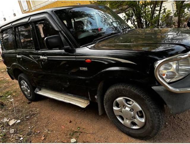 https://images10.gaadi.com/usedcar_image/4614162/original/processed_1fadf6a3-7074-4f2f-a773-facf34802c8c.jpeg?imwidth=6401