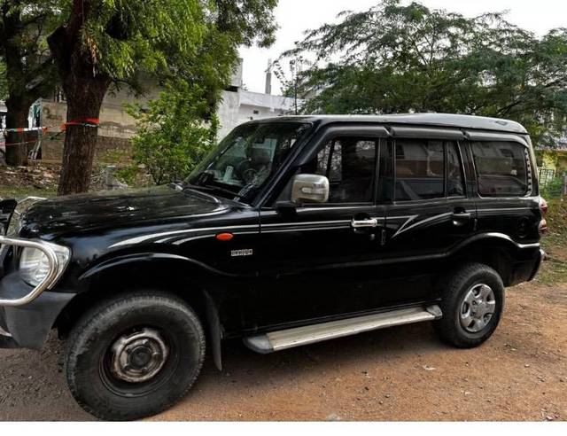 https://images10.gaadi.com/usedcar_image/4614162/original/processed_a4e43f98-6295-405a-9776-4b60d2dc4162.jpeg?imwidth=6400