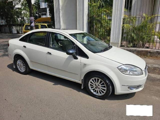 https://images10.gaadi.com/usedcar_image/4614164/original/99bc70d804faad0f7149880c956192e4.jpg?imwidth=6400