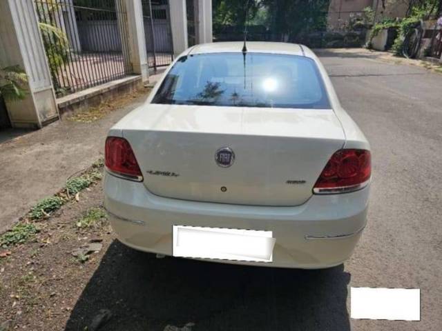 https://images10.gaadi.com/usedcar_image/4614164/original/processed_afe3a0654f05b726563910ebfeb95eb1.jpg?imwidth=6402