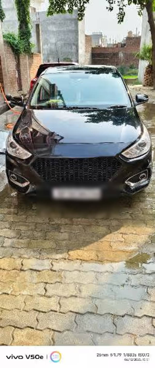 https://images10.gaadi.com/usedcar_image/4614165/original/bafb02a8-36ab-426d-8878-c9905daefcc6.png?imwidth=6402