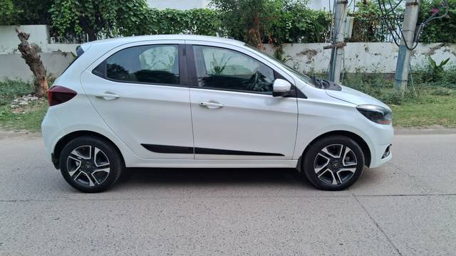 https://images10.gaadi.com/usedcar_image/4614204/original/aaf8ceedfd191bf4bdecb8b4e914530c.jpg?imwidth=6401