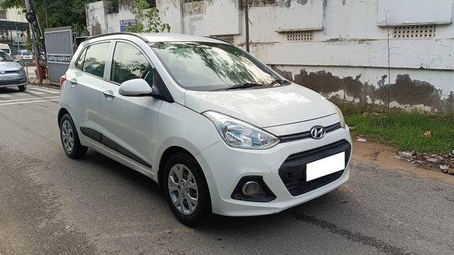 https://images10.gaadi.com/usedcar_image/4614215/original/processed_93b5d059fa8f1943db6e4a438404b29e.jpg?imwidth=6400