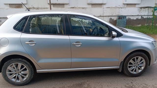 https://images10.gaadi.com/usedcar_image/4614224/original/processed_83d2ccbfae2564bc224ed4112d7286c6.jpg?imwidth=6402