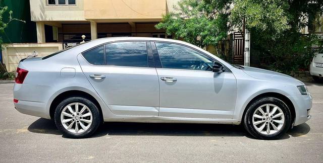 https://images10.gaadi.com/usedcar_image/4614225/original/processed_78f90768f757c7d86ae1efb9848b5b28.jpg?imwidth=6401