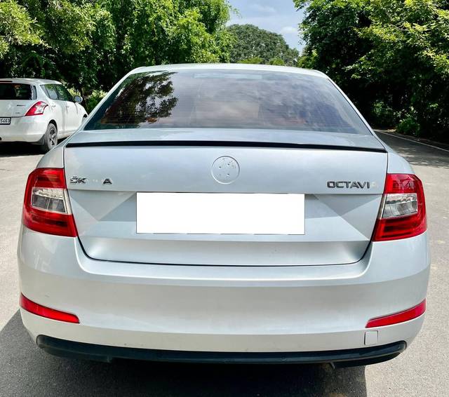 https://images10.gaadi.com/usedcar_image/4614225/original/processed_df37d42f9855da79df87789351899b36.jpg?imwidth=6402