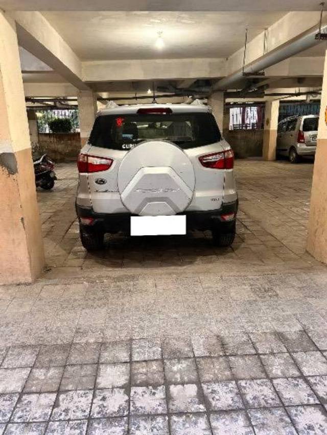 https://images10.gaadi.com/usedcar_image/4614232/original/processed_18aa288e-34bb-4d81-a723-7568822b188a.jpeg?imwidth=6402