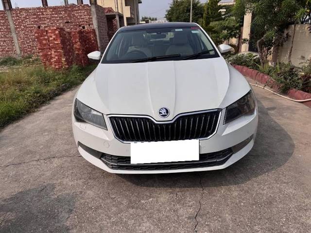https://images10.gaadi.com/usedcar_image/4614235/original/processed_d602d92a-cb4b-4146-8fc8-e9d5d6a61b58.jpeg?imwidth=6402