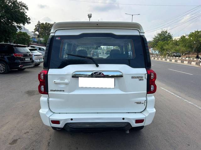 https://images10.gaadi.com/usedcar_image/4614236/original/processed_df22e4239ea1529683f87de3612ee82f.jpg?imwidth=6401