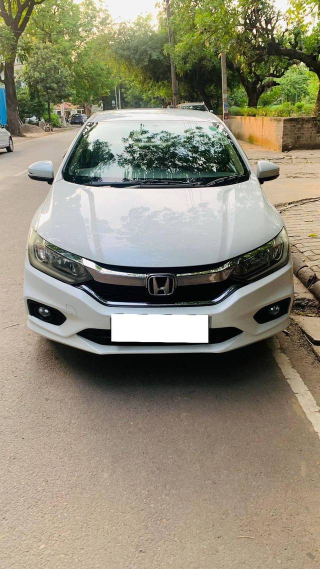 https://images10.gaadi.com/usedcar_image/4614238/original/processed_4d6f884e6f6aad679a5bc638661a0cd8.jpg?imwidth=6400