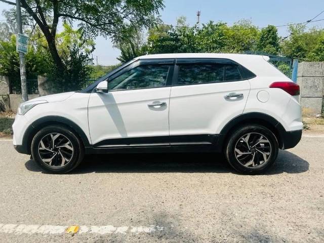https://images10.gaadi.com/usedcar_image/4614240/original/processed_85f49479-eba1-4f2d-ab5b-7c96bebf58f7.jpeg?imwidth=6402