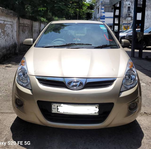 https://images10.gaadi.com/usedcar_image/4614252/original/processed_458f4c09220566407b3cdd9a64f8d07e.jpg?imwidth=6402