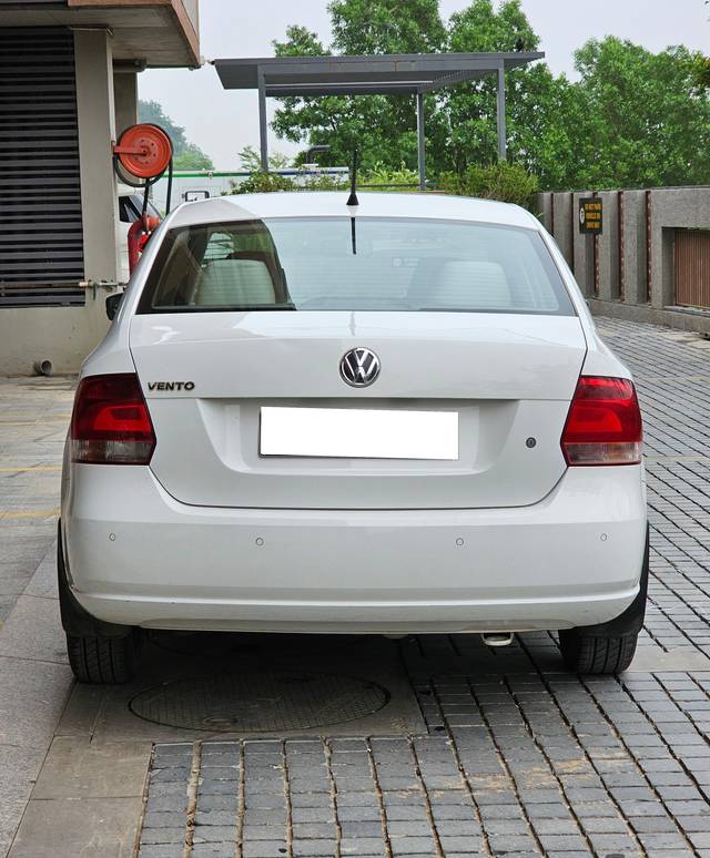 https://images10.gaadi.com/usedcar_image/4614257/original/processed_23467c99b3733893a09b5ff1ad4f8604.jpg?imwidth=6401
