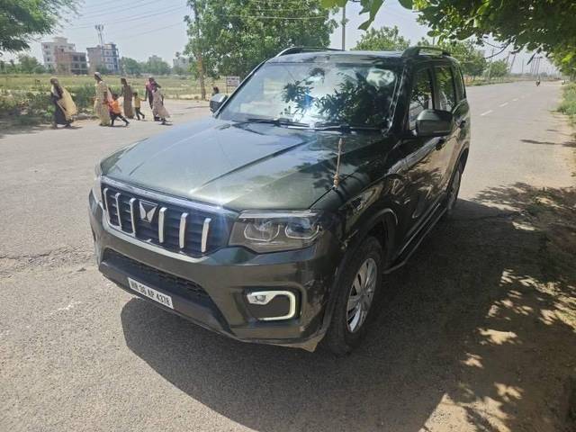 https://images10.gaadi.com/usedcar_image/4614304/original/processed_processed_3527fd95-fb66-4993-8d81-075c580e9223.jpeg?imwidth=6400