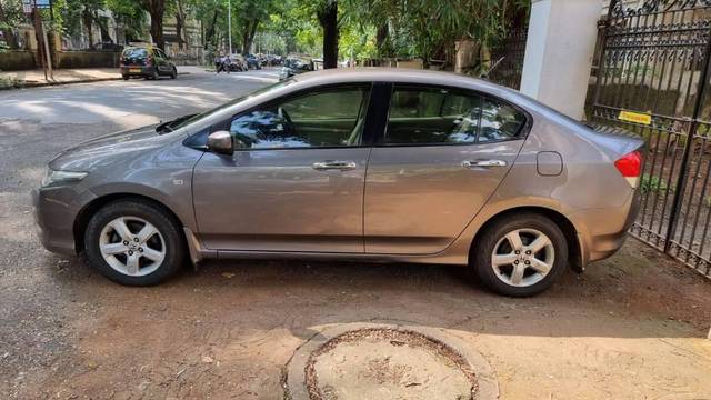 https://images10.gaadi.com/usedcar_image/4614319/original/processed_e15c70aa-a668-4c65-9942-469566e53e62.jpg?imwidth=6401