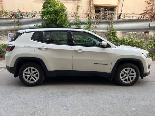 https://images10.gaadi.com/usedcar_image/4614330/original/processed_8a9f9aea83b6c7720aaec741a6eb899f.jpg?imwidth=6401