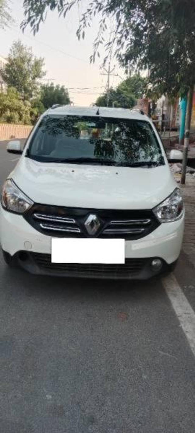 https://images10.gaadi.com/usedcar_image/4614342/original/processed_c846baaa-193b-45e7-a767-ffef69010240.jpg?imwidth=6402