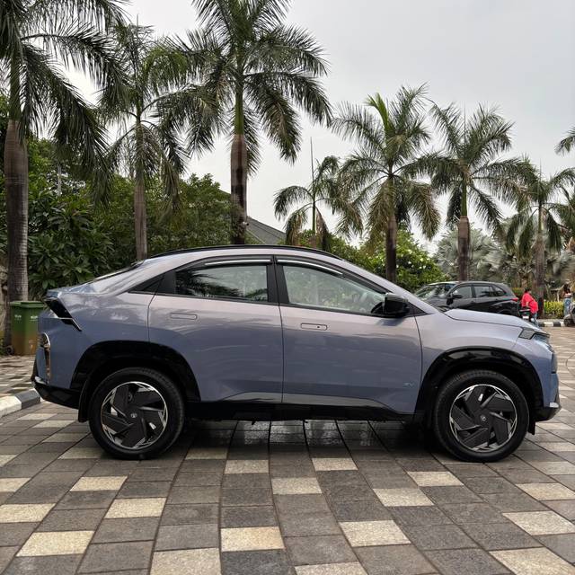 https://images10.gaadi.com/usedcar_image/4614434/original/a6d08a6480eb5ba6b3598366747fde95.jpg?imwidth=6401