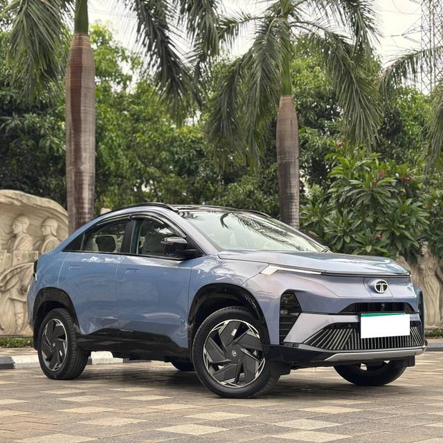https://images10.gaadi.com/usedcar_image/4614434/original/processed_526a4ddfeea4f8e7c2bc854f78ab5e80.jpg?imwidth=6400