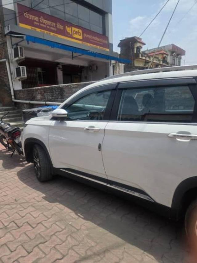 https://images10.gaadi.com/usedcar_image/4614438/original/processed_8a1603ff-9dec-43eb-a277-c08c09272c4b.jpg?imwidth=6402