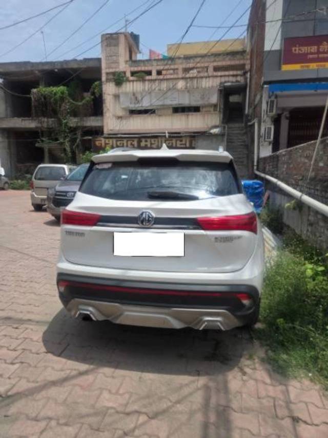 https://images10.gaadi.com/usedcar_image/4614438/original/processed_93690ad9-d245-421e-b12e-77ffe3338536.jpg?imwidth=6401
