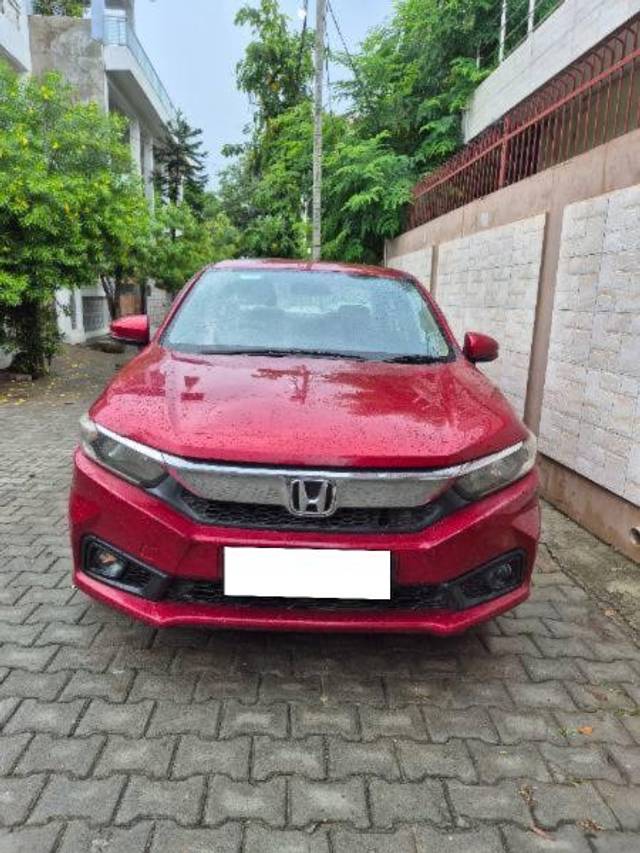 https://images10.gaadi.com/usedcar_image/4614447/original/processed_2b2a5c8c-5bd1-4221-9441-2b8f467e5725.jpg?imwidth=6400