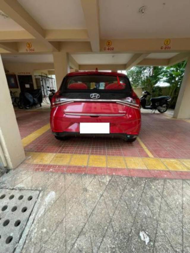 https://images10.gaadi.com/usedcar_image/4614482/original/processed_b177c631-376b-478a-bdb9-f2b44acf0074.jpg?imwidth=6401