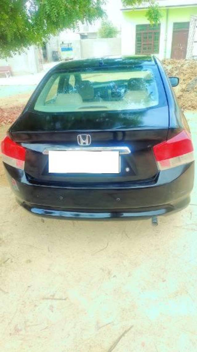 https://images10.gaadi.com/usedcar_image/4614516/original/processed_f6bfae81-8a64-428a-a84a-d58420563e4f.jpg?imwidth=6401