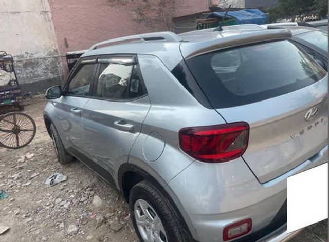 https://images10.gaadi.com/usedcar_image/4614527/original/processed_7f9cd348-28b9-42e9-90b3-745e269c3b78.png?imwidth=6401